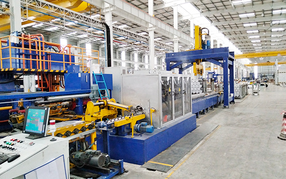 全自(zì)動貫通式單爐多棒感應加熱(rè)系統