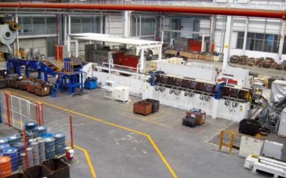 全自(zì)動中頻感應加熱(rè)生(shēng)産線