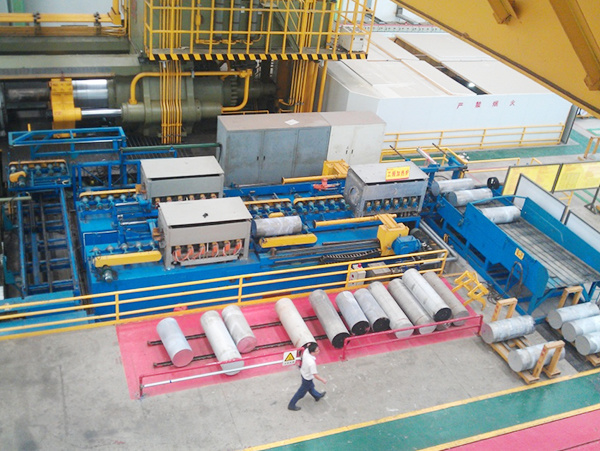 90MN配套的工(gōng)頻感應加熱(rè)爐基礎加熱(rè)、梯度加熱(rè)三個多層線圈“品”字布置