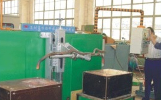 黑(hēi)色金屬局部感應加熱(rè)爐